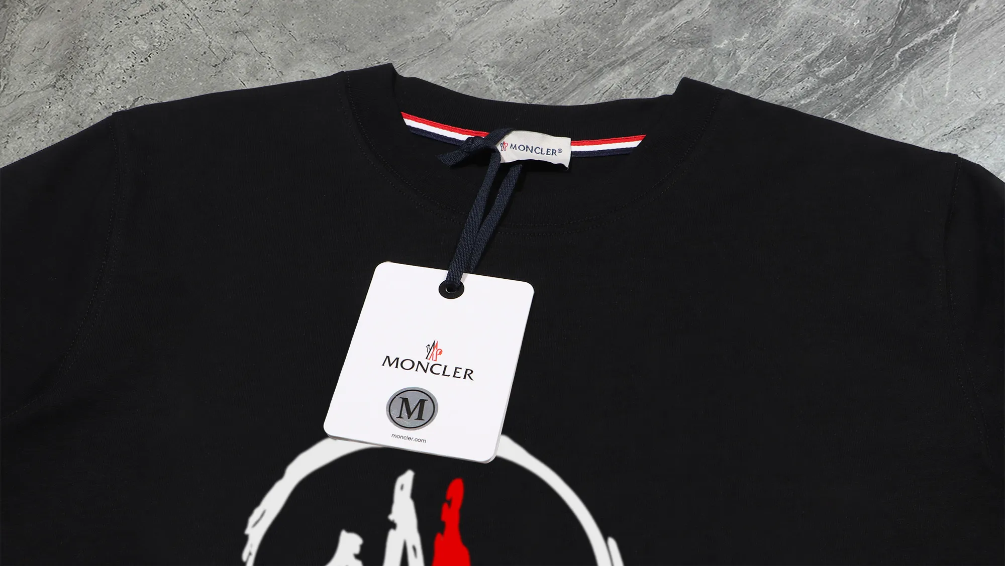 【 In Stock】 〖 𝐌𝐎𝐍𝐂𝐋𝐄𝐑~ 〗 440g ， 😎 ， ， Factory 2025 T ， ， Premium LOGO， Same Style ：Black White Size：S M L XL 2XL